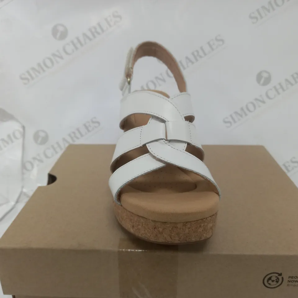 BOXED PAIR OF COLLECTION BY CLARKS OPEN-TOE STRAPPY WEDGE SANDALS IN WHITE SIZE 6