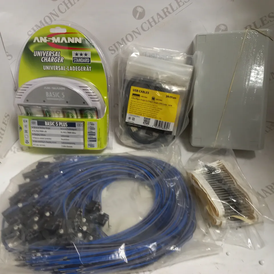 LOT OF APPROXIMATELY 15 ASSORTED ELECTRONIC ACCESSORIES