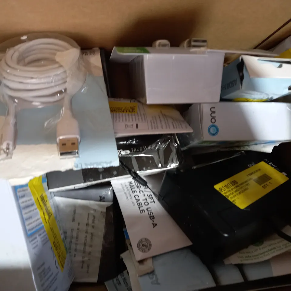 LOT OF APPROXIMATELY 20 ASSORTED HOUSEHOLD ITEMS TO INCLUDE MIXX STREAMBUDS MINI TRUE WIRELESS EARBUDS, BLACKWEB GOLD PLATED AUDIO CABLE, ASDA TECH MICRO USB TO USB-A CABLE, ETC