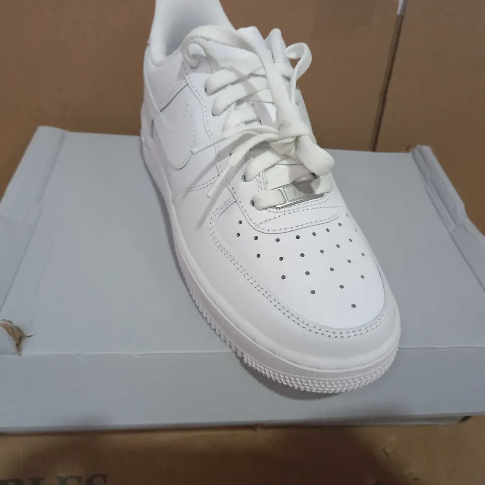 BOXED PAIR OF DESIGNER TRAINERS IN THE STYLE OF NIKE AIR FORCE 1 IN WHITE UK SIZE 6