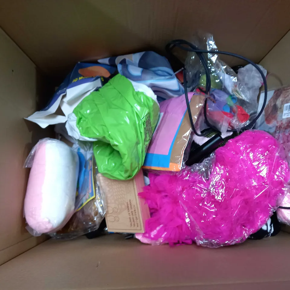 BOX OF APPROXIMATELY 20 ASSORTED TOYS & GAMES TO INCLUDE VARIOUS PUZZLES, HULK PLUSH, TENNIS BALLS, ETC
