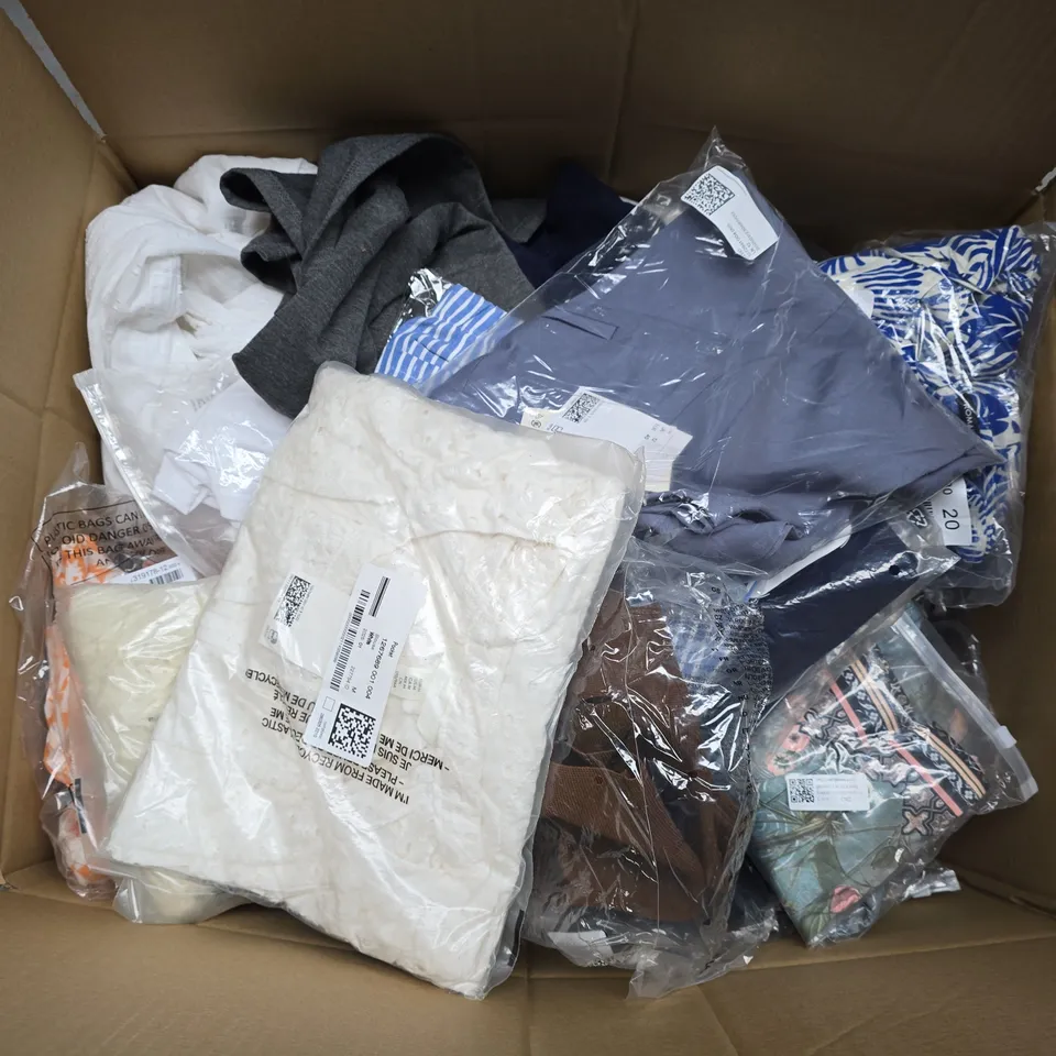 APPROXIMATELY 40 ASSORTED CLOTHING ITEMS IN VARIOUS SIZES, STYLES & COLOURS TO INCLUDE JEANS, TOPS, DRESSES, ETC - COLLECTION ONLY