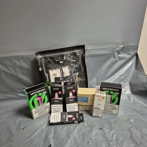 APPROXIMATELY 30 ASSORTED VAPES, E-CIGARETTES & ACCESSORIES TO INCLUDE VAPORESSO ARMOUR GS, INNOKIN ENDURA T22 PRO, SMOK RPM COIL, ETC
