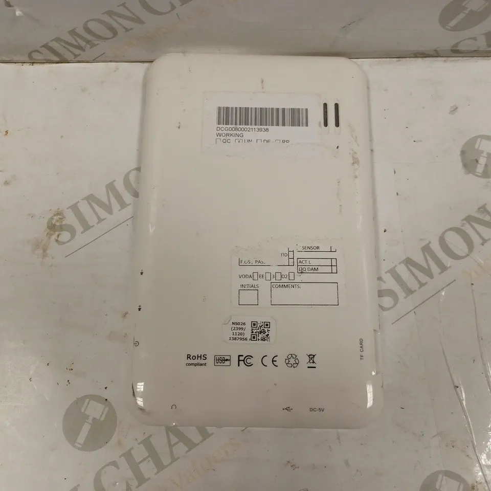WHITE TABLET - MODEL UNKNOWN