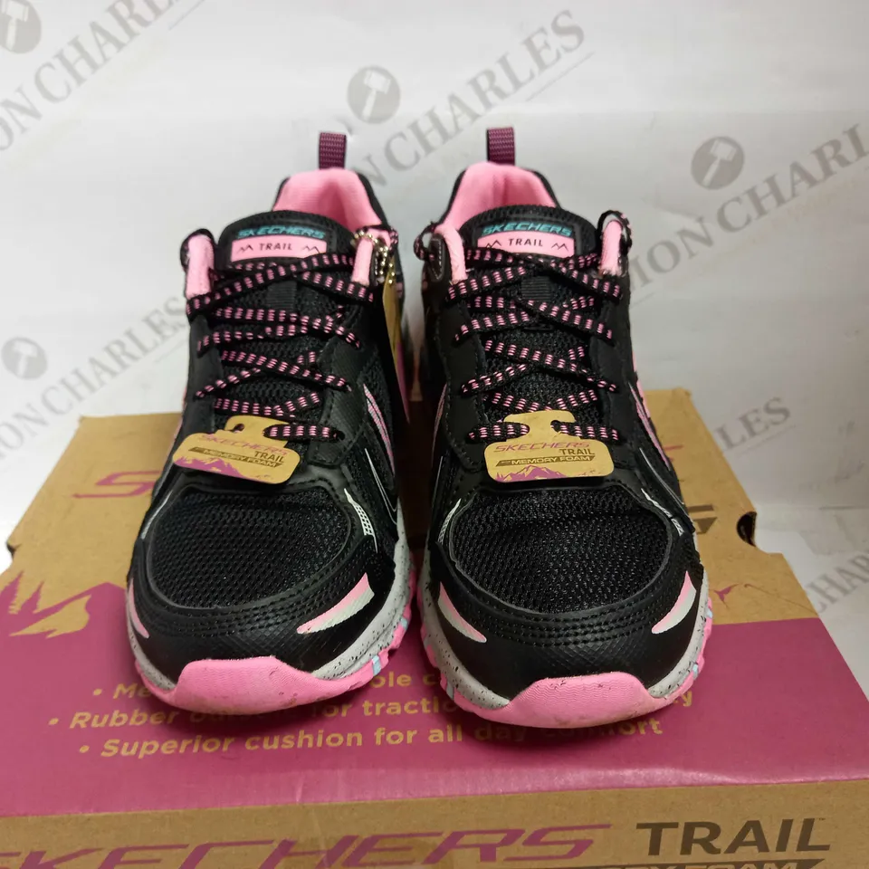 SKECHERS ADVENT PINK/BLACK TRAINERS UK SIZE 4