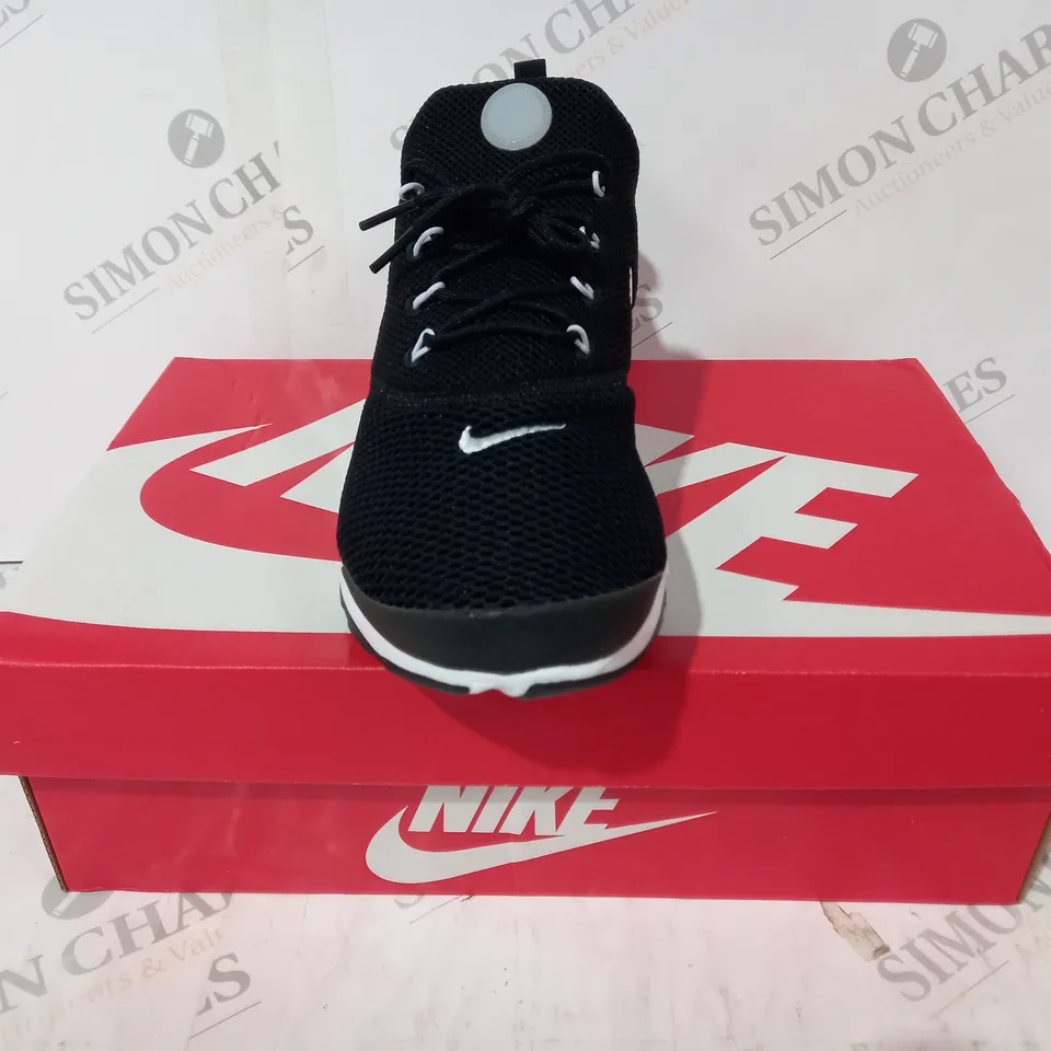 BOXED PAIR OF NIKE PRESTO FLY SHOES IN BLACK UK SIZE 6