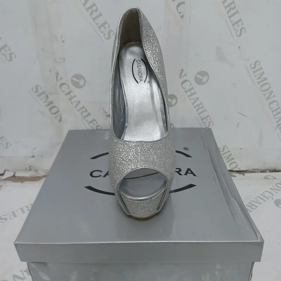 LOT OF 14 PAIRS OF OCCASIONS BY CASANDRA LADIES SHOES