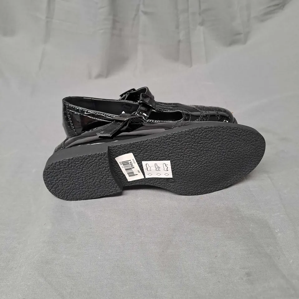 BOX OF APPROXIMATELY 10 GIRLS SCHOOL SHOES IN BLACK - VARIOUS SIZES
