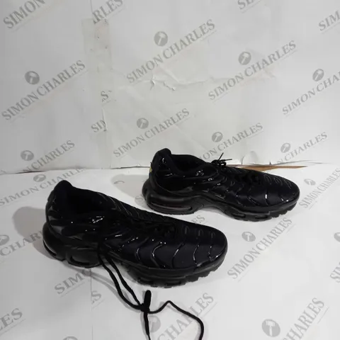 UNBOXED PAIR OF NIKE TN UK 9 BLACK 