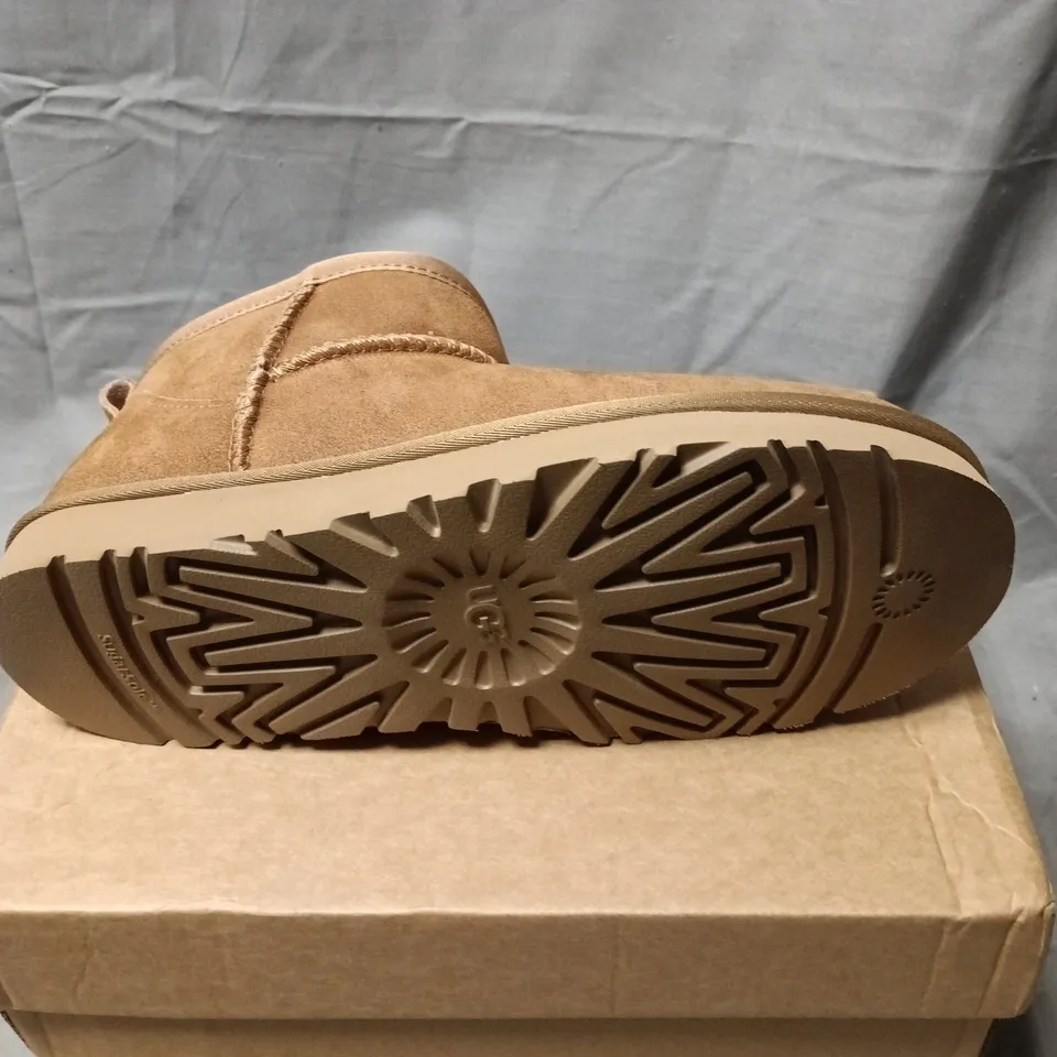 UGG BOOTS – CHESTNUT BROWN SUEDE WOMEN'S ANKLE BOOTS WITH SHEARLING LINING SIZE 8 BOXED