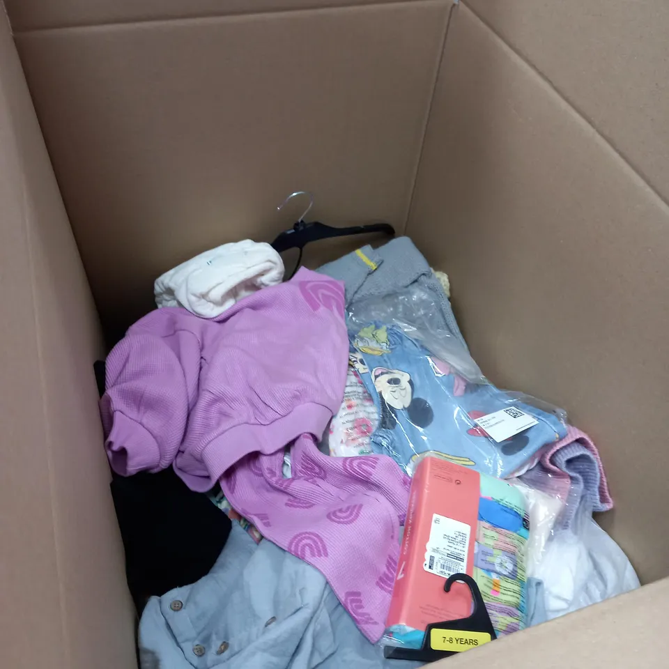 LOT OF CHILDRENS CLOTHES APPROXIMATELY 30 TO INCLUDE PENGUIN JUMPER, BABY GROWS, CHECKERED DUNGAREES 