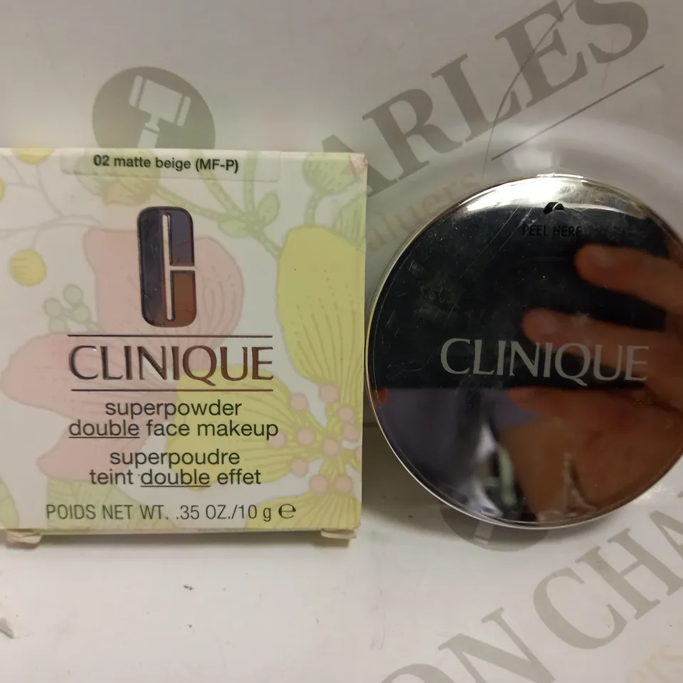 CLINIQUE SUPERPOWDER DOUBLE FACE MAKE UP - 10G 02 MATTE BEIGE