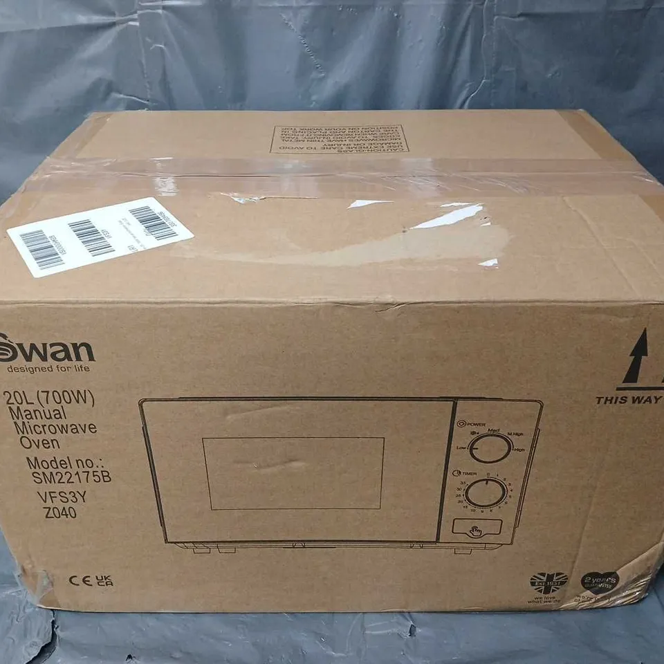 BOXED SWAN 20L 700W MANUAL MICROWAVE - BLACK - COLLECTION ONLY