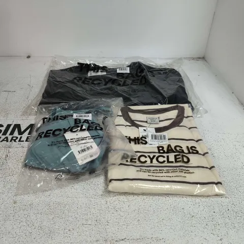 BOX OF APPROXIMATELY 22 ASSORTED CLOTHING ITEMS TO INCLUDE CROPPED FIT LONG SLEEVE, CROPPED FLEECE SWEATSHIRT ETC