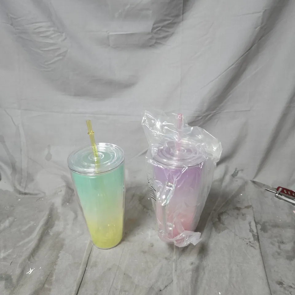 BOX OF APPROXIMATELY 20 HOUSEHOLD ITEMS INCLUDING: 2 CHRISTMAS DECORATIONS, SMALL SHREDDER AND OMBRE CUPS