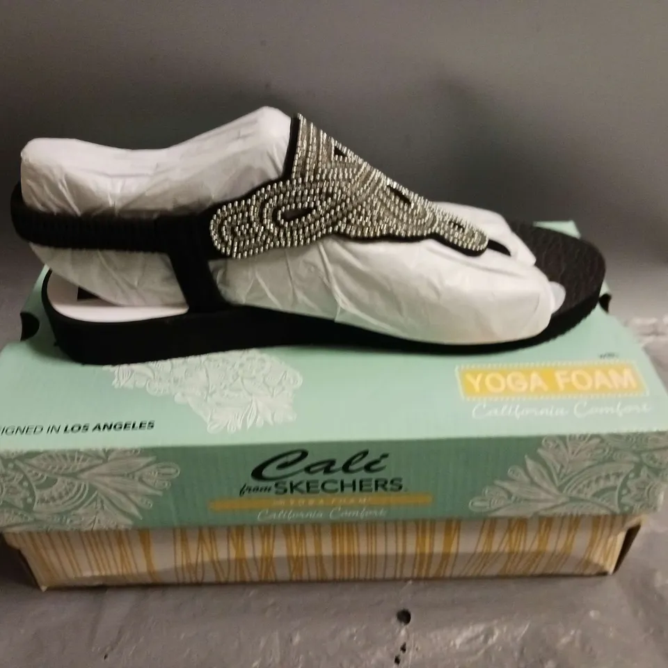 SKECHERS CALI YOGA FOAM THONG SANDALS BLACK WITH SEQUIN DETAIL SIZE 6