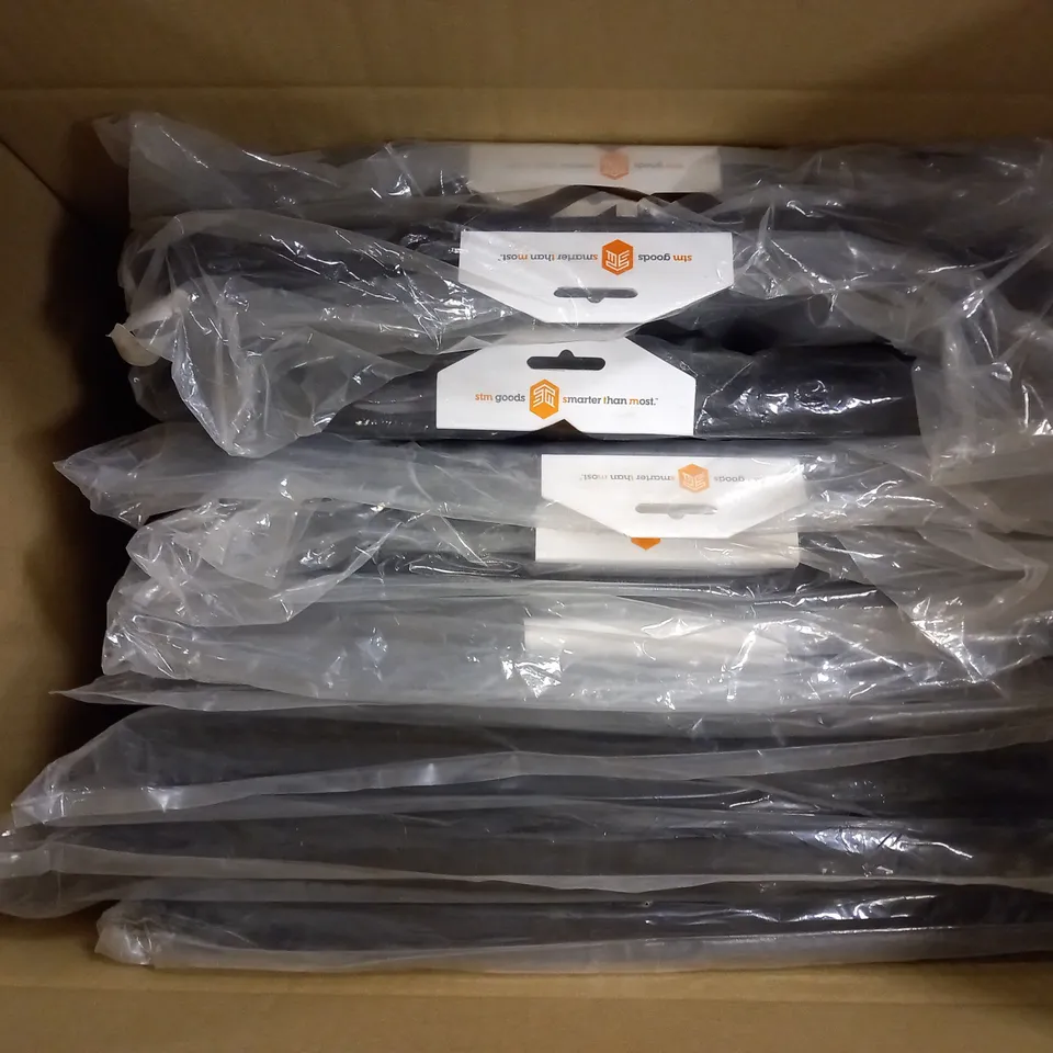 APPROXIMATELY 8 STM GAMECHANGE SLEEVES - BLACK