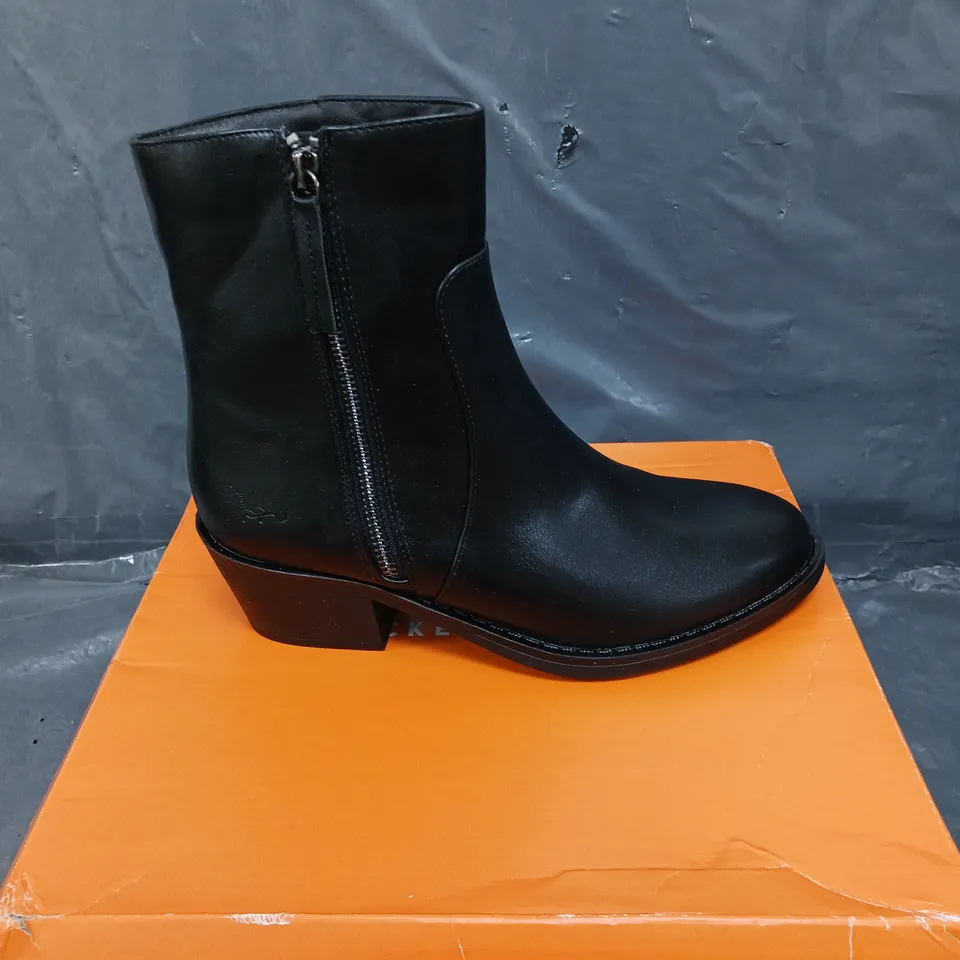 PAIR OF WIDE FIT BLOCK HEEL ANKLE BOOTS WITH ZIP - BLACK - 6