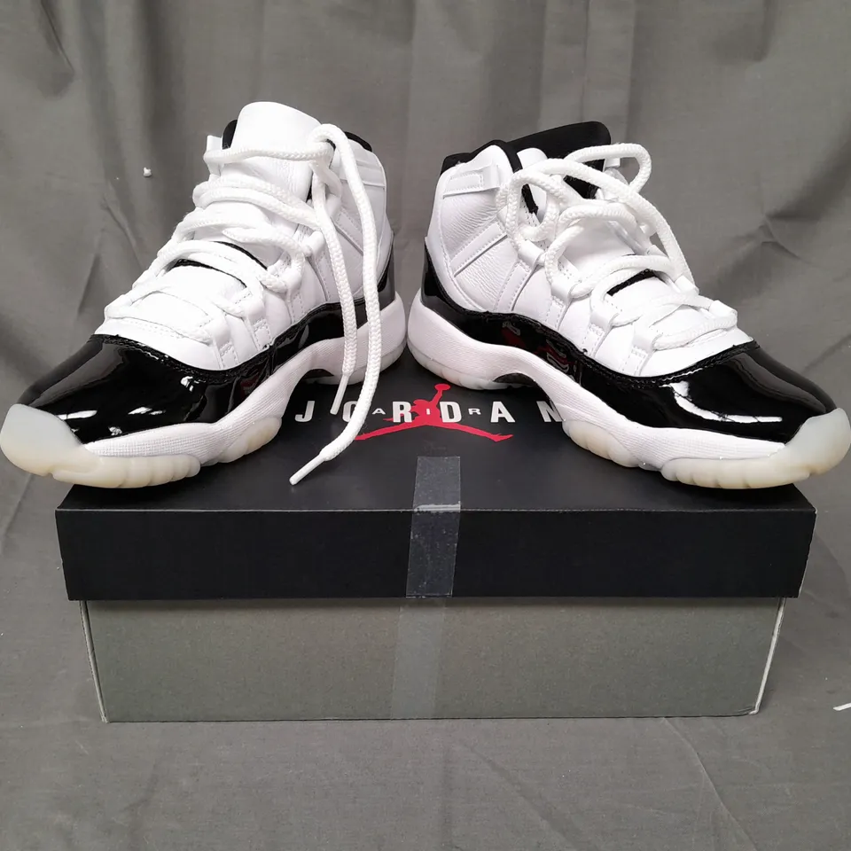 BOXED PAIR OF NIKE AIR JORDAN 11 RETRO SHOES IN WHITE/BLACK UK SIZE 4