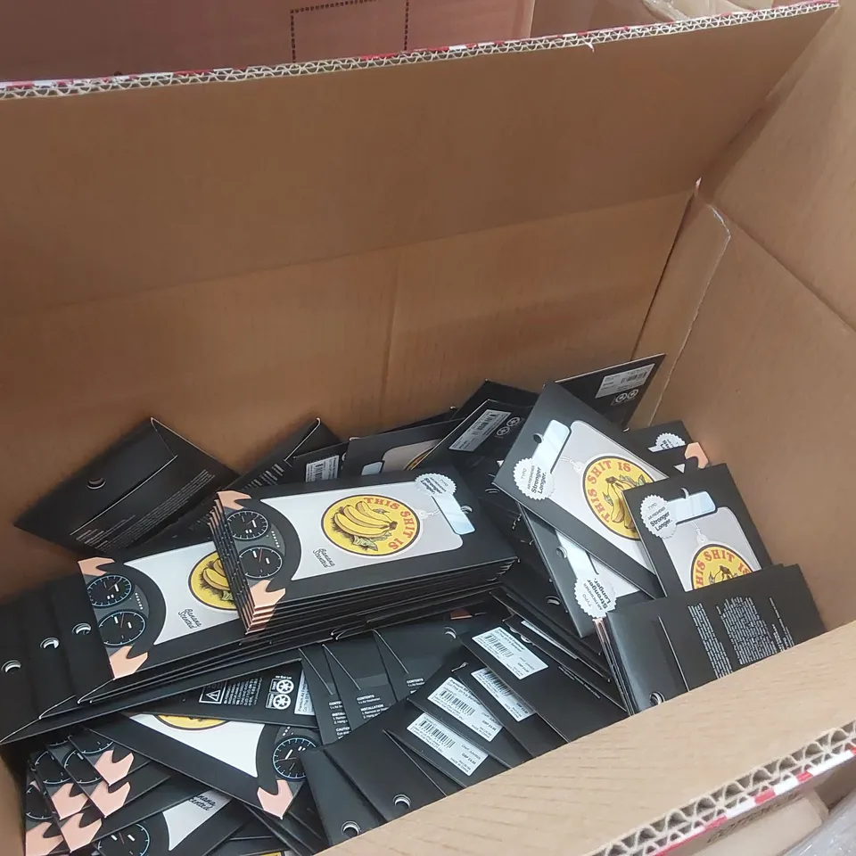 PALLET CONTAINING A VERY LARGE QUANTITY OF BRAND NEW ASSORTED ITEMS INCLUDING: TROPHY PLANTER ORNAMENTS, SCENTED CANDLES, JEANS, SHIRTS, CAR FRESHENERS ECT