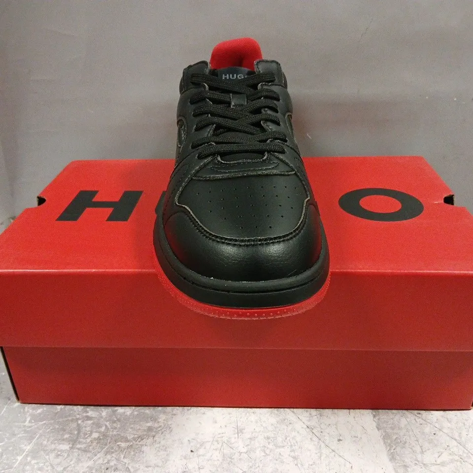 BOXED PAIR OF HUGO HADRIAN TENN PUGR SHOE SIN BLACK/RED SIZE UK 10