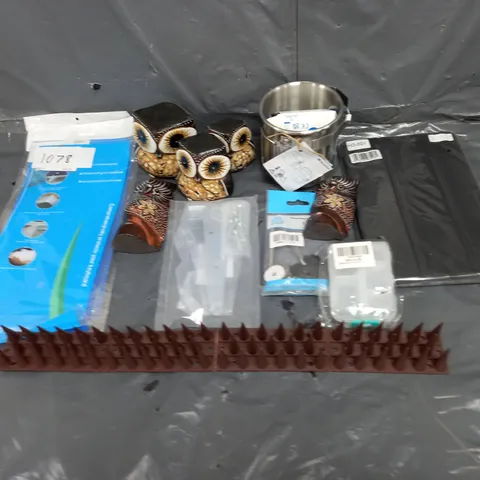 BOX OF ASSORTED HOUSEHOLD ITEMS TO INCLUDE TABLET CASE, ORNAMENTS 