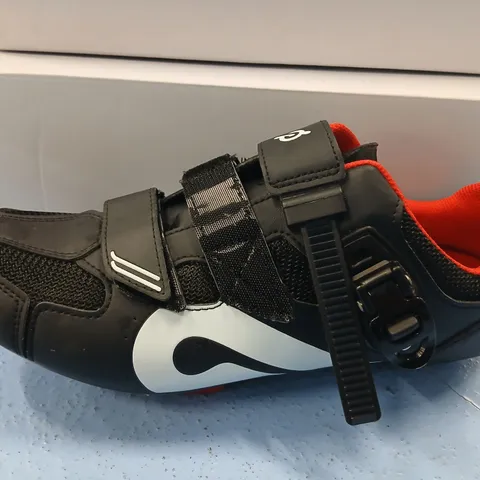 PELOTON CYCLING SHOES – BLACK WITH RED INTERIOR, VELCRO STRAPS USED SIZE 44