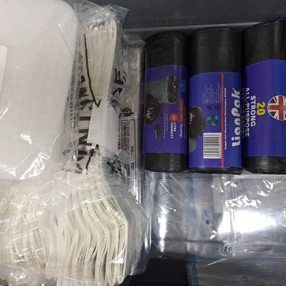 APPROXIMATELY 10 ASSORTED HOUSEHOLD ITEMS TO INCLUDE WASHING BAG, REFUSE SACKS, ETC