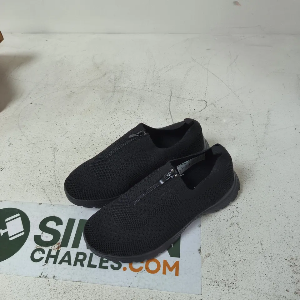 CUSHION-WALK BLACK KNIT SLIP-ON SHOES – UK 5 (EU 38) MENS
