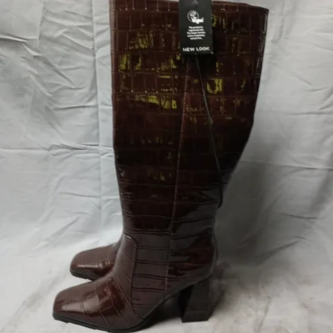NEW LOOK BROWN CROC-EMBOSSED KNEE-HIGH BOOTS WOMEN'S - UK 8