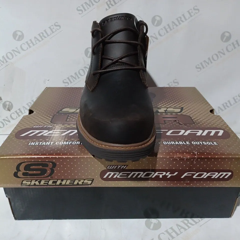 BOXED PAIR OF SKECHERS LEATHER BOOTS IN CHOCOLATE SIZE 10