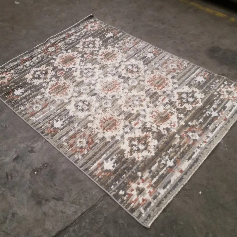 QUALITY DESIGNER AREA RUG APPROXIMATELY 120×160CM