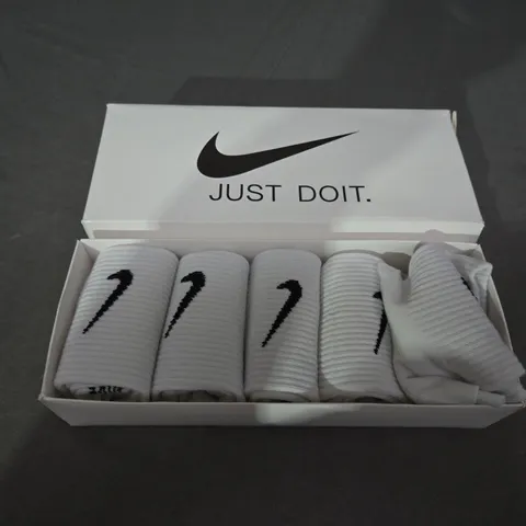 PACK OF 5 WHITE NIKE SOCKS - SIZE UNSPECIFIED