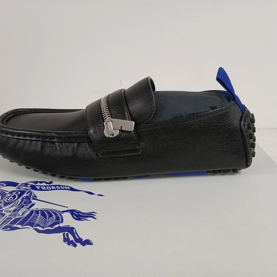 BURBERRY LEATHER SHOE ON RUBBER SOLE – BLACK, UK 8 (EU 42)