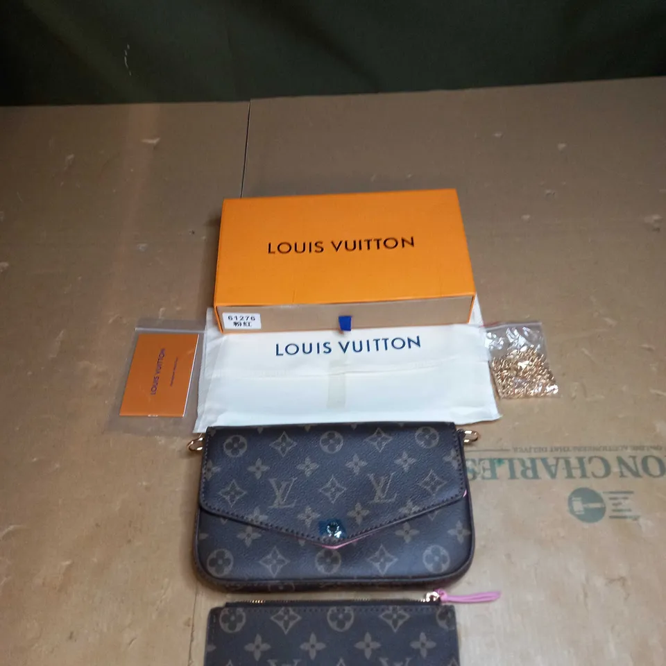 BOXED LOUIS VUITTON PURSE 