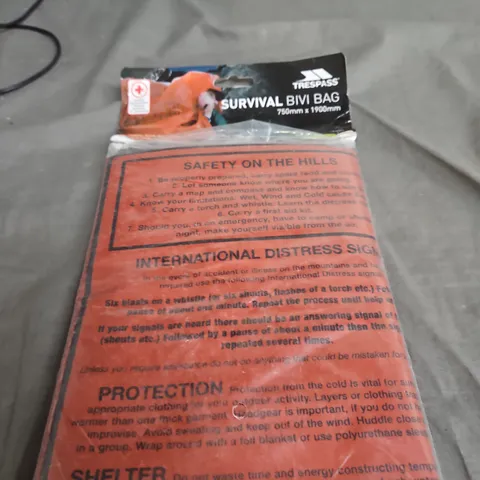 BOX OF APPROXIMATELY 15 ASSORTED HOUSEHOLD ITEMS INCLUDING BEDTIME COMFORTS BEDDING AND SURVIVAL BIVI BAG 