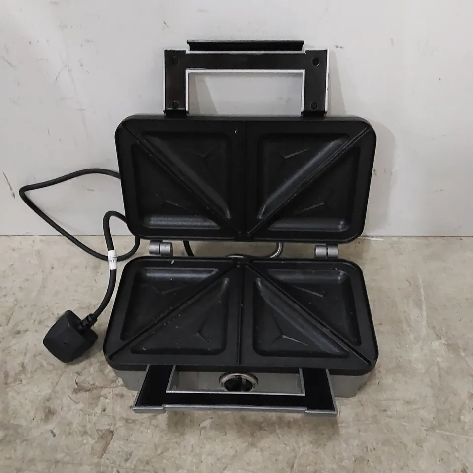 BOXED CUISINART SANDWICH MAKER 