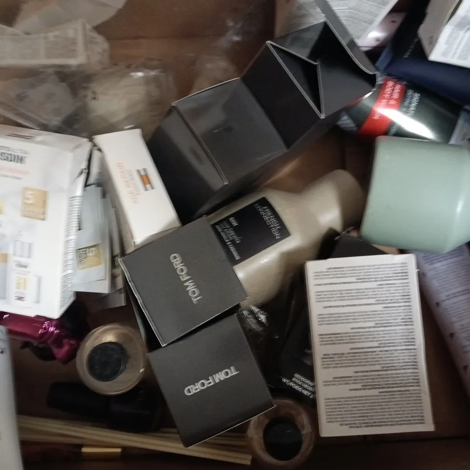 BOX OF APPROXIMATELY 20 ASSORTED COSMETIC ITEMS TO INCLUDE TOM FORD, FRENCH CONNECTION, ETC - COLLECTION ONLY