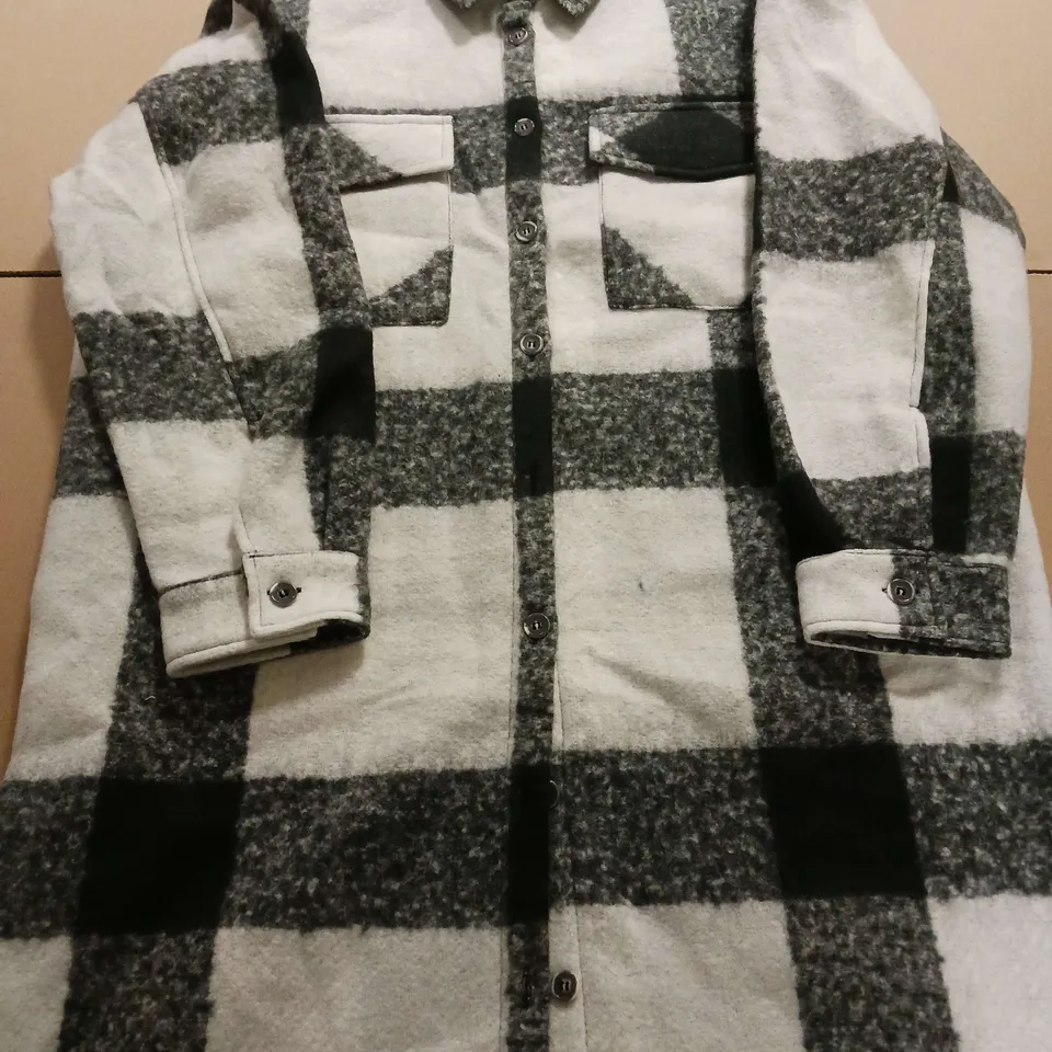 BADGLEY MISCHKA LADIES SHACKET BLACK AND WHITE SIZE L