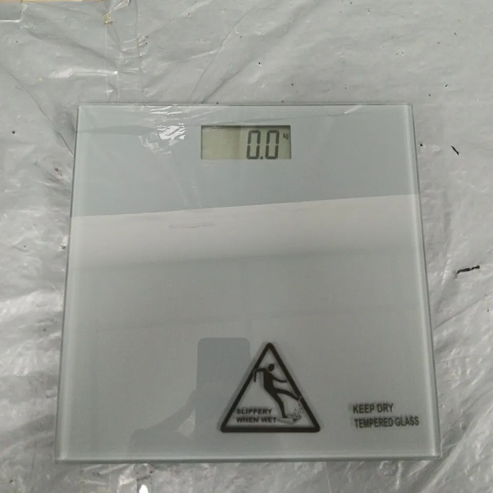 BOXED HABITAT ELECTRONIC SCALE IN GREY