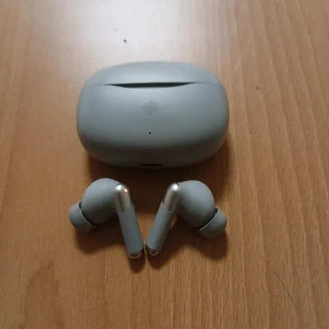 ULTIMATE PRODUCTS WIRELESS EARBUDS WITH CHARGING CASE (EZ7562MGRYTES) 