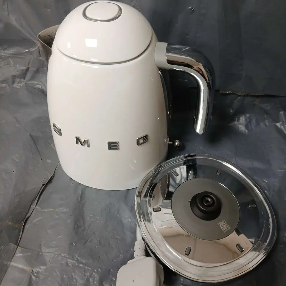 BOXED SMEG KETTLE KLF03WHUK IN WHITE