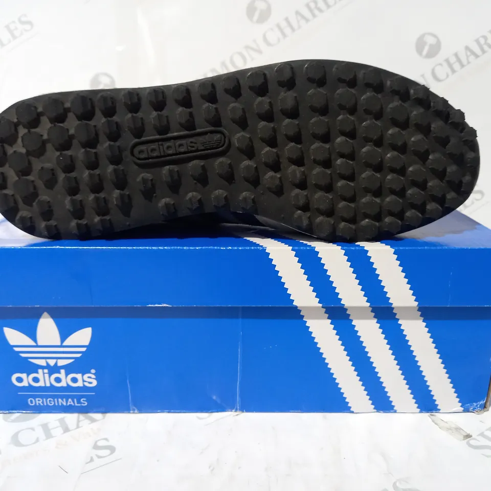 BOXED PAIR OF ADIDAS L.A. TRAINERS IN GREY/NAVY UK SIZE 9