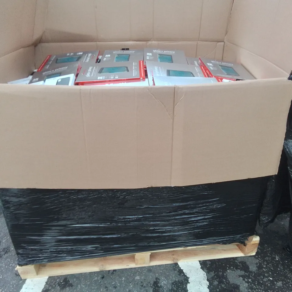 PALLET CONTAINING A LARGE QUANTITY OF ASSORTED BRAND NEW PHONE CASES AND SCREEN PROTECTORS 