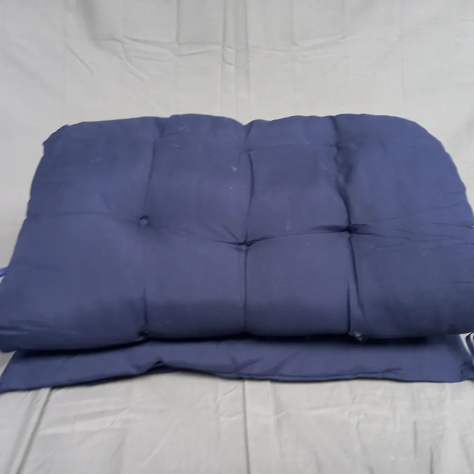 PADDED CUSHION FOR GARDEN FURNITURE