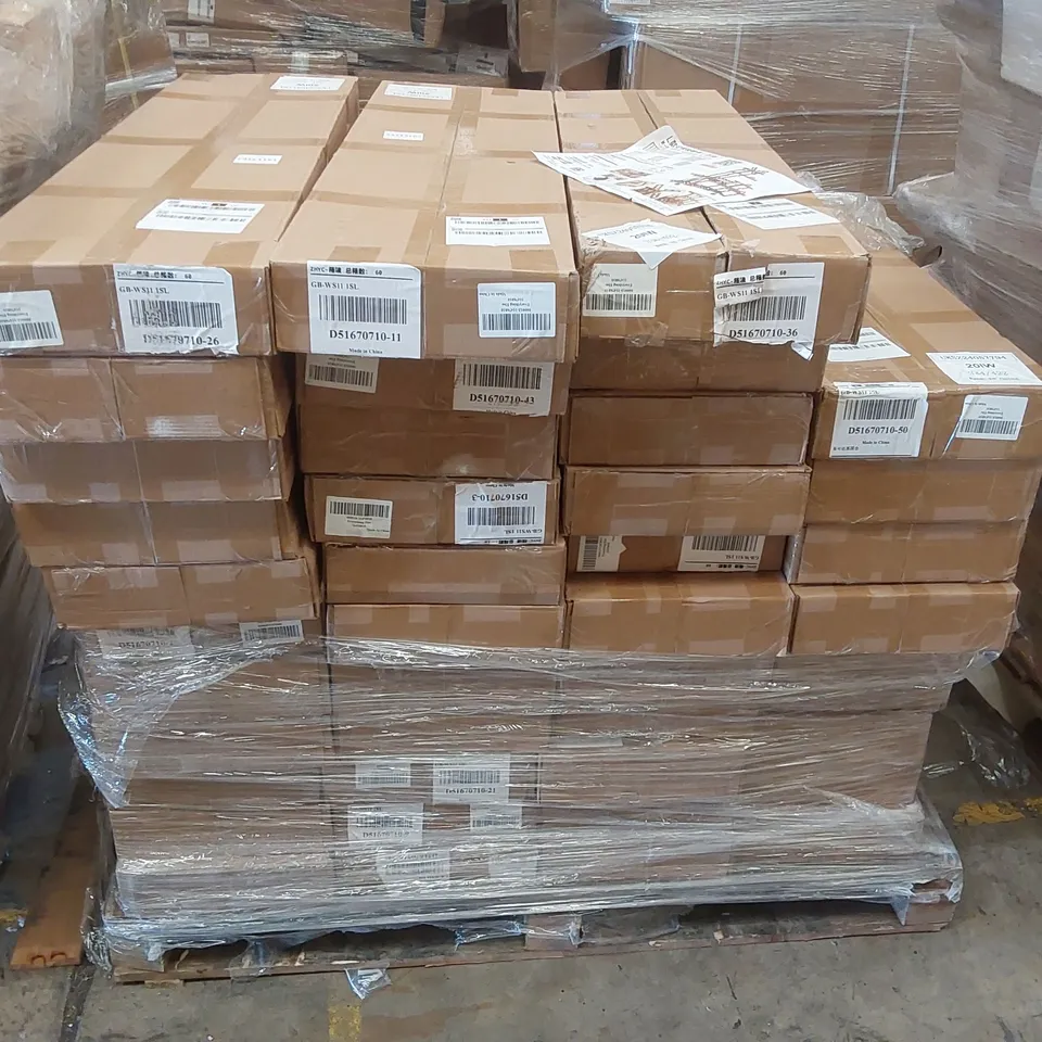 PALLET CONTAINING LARGE NUMBER OF BRAND NEW WOODEN PORTABLE GARDEN SHELVES 