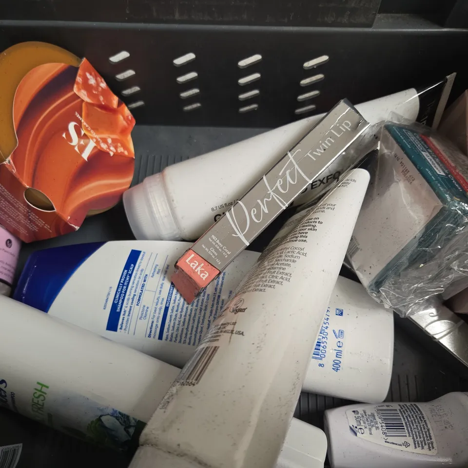 APPROX 12 ASSORTED BEAUTY PRODUCTS TO INCLUDE BIODERMA CLEANSING GEL, THE INKEY LIST BODY WASH, AVEENO RELIEF SPRAY, ETC