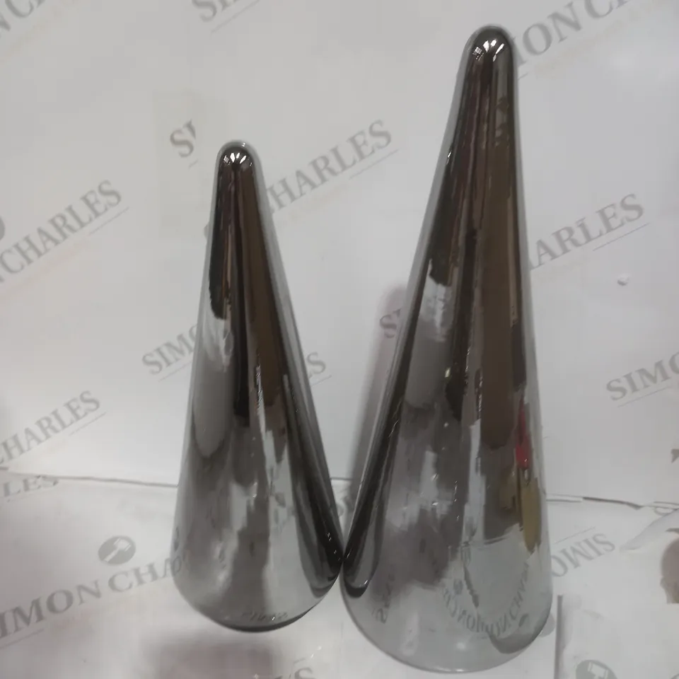 BOXED KELLY HOPPEN SET OF 2 INDOOR/OUTDOOR PRELIT GLASS DECOR - REFLECTIVE CONES