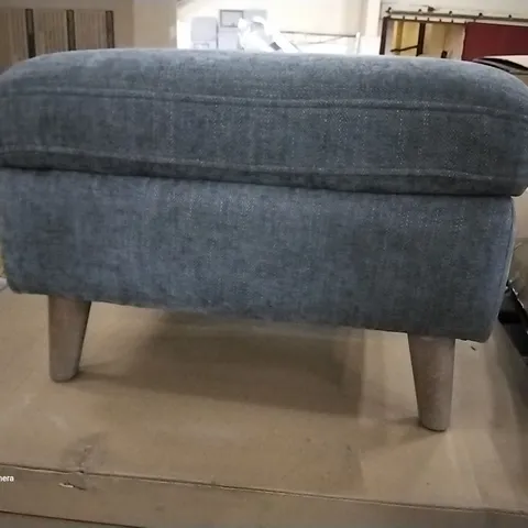 BOXED UPHOLSTERED FOOTREST WITH STORAGE IN GREY