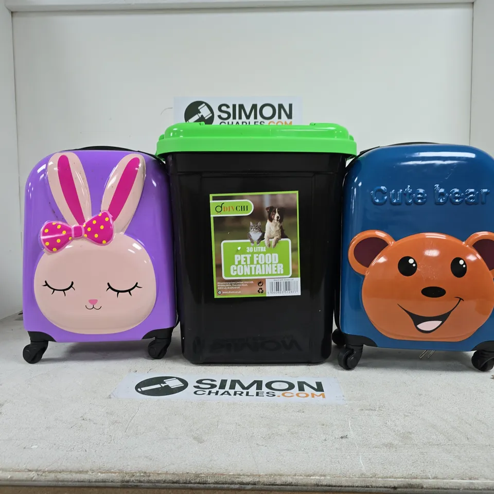 SET OF 2 CHILDREN'S CARRY-ON SUITCASES WITH ANIMAL FACES AND A PET FOOD CONTAINER
